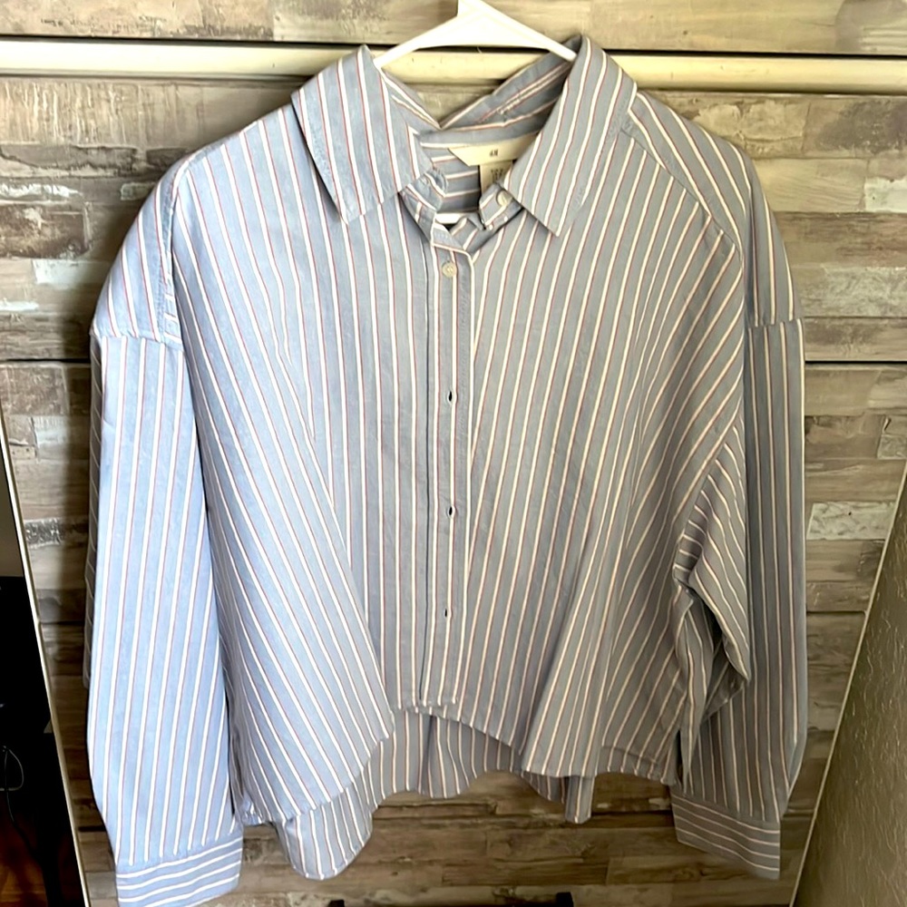 Light blue oversized cropped blouse. H&M